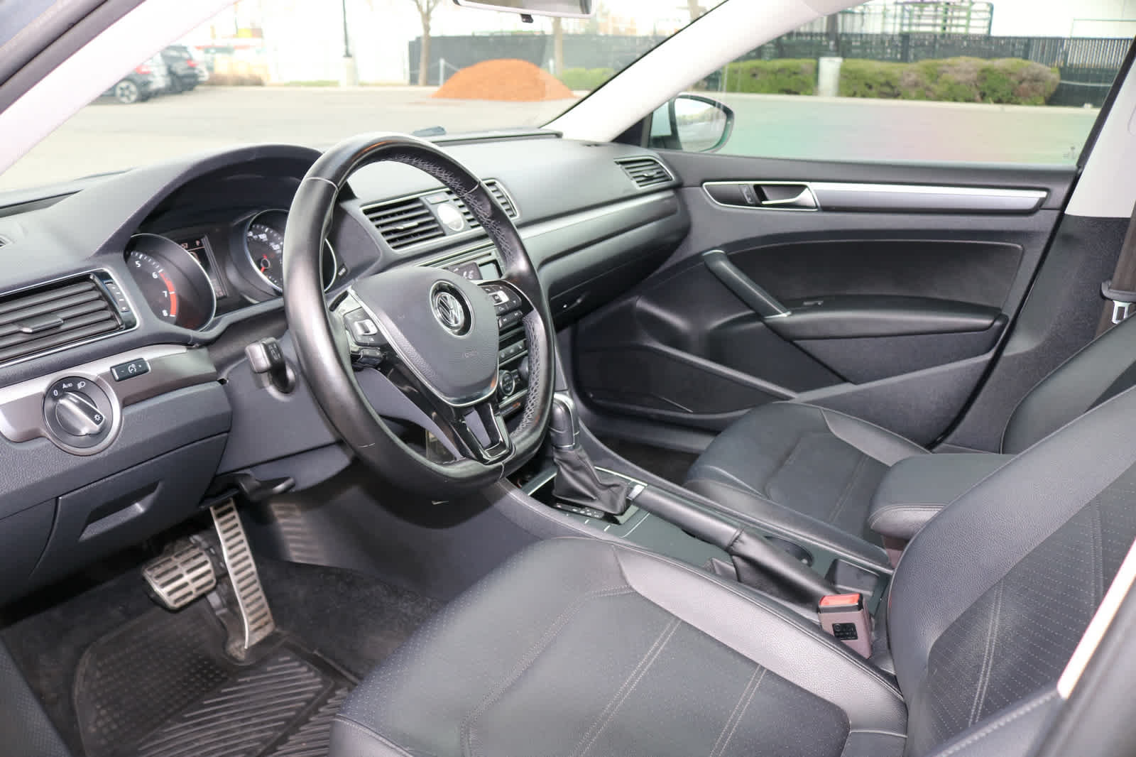 Thumbnail: 2017 Volkswagen Passat - 7