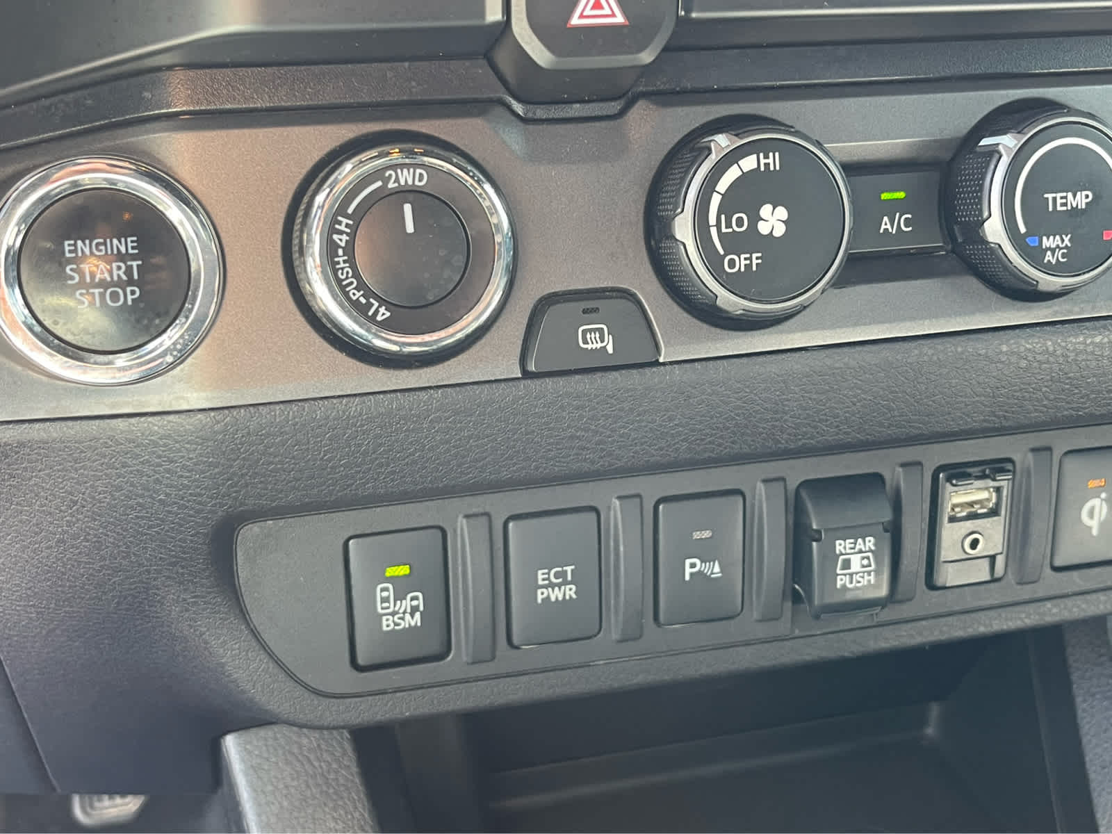 Thumbnail: 2019 Toyota Tacoma - 16