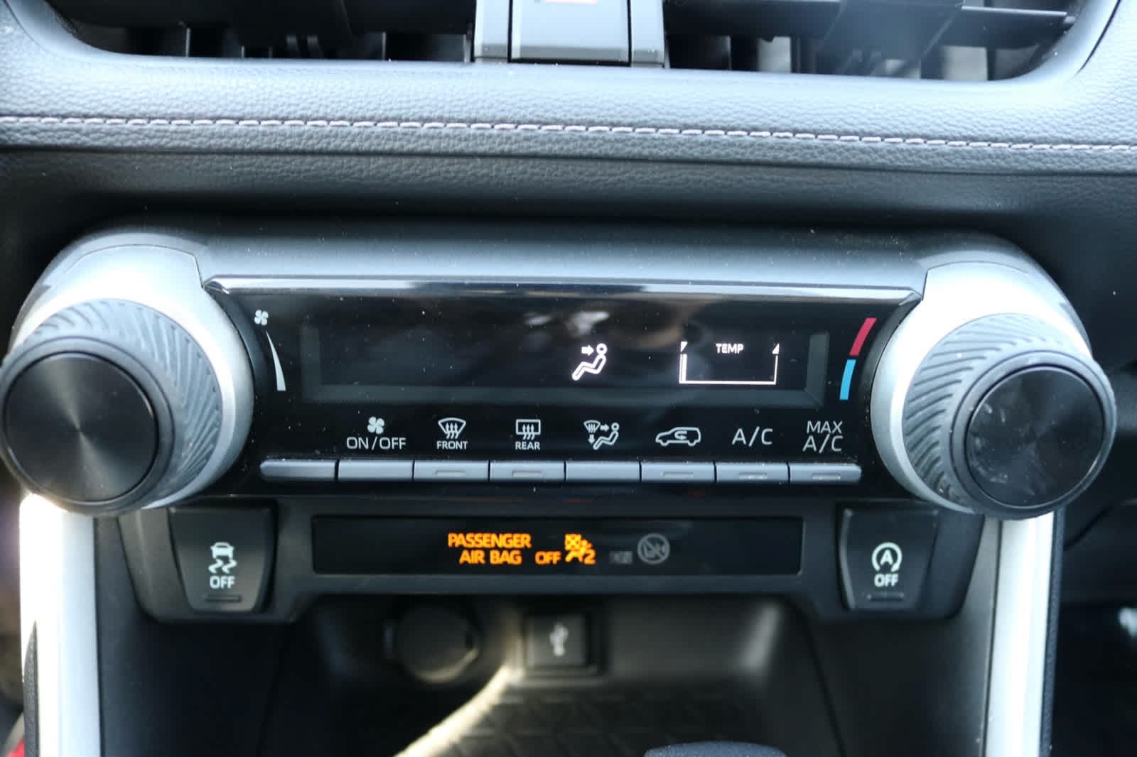 Thumbnail: 2021 Toyota RAV4 - 17