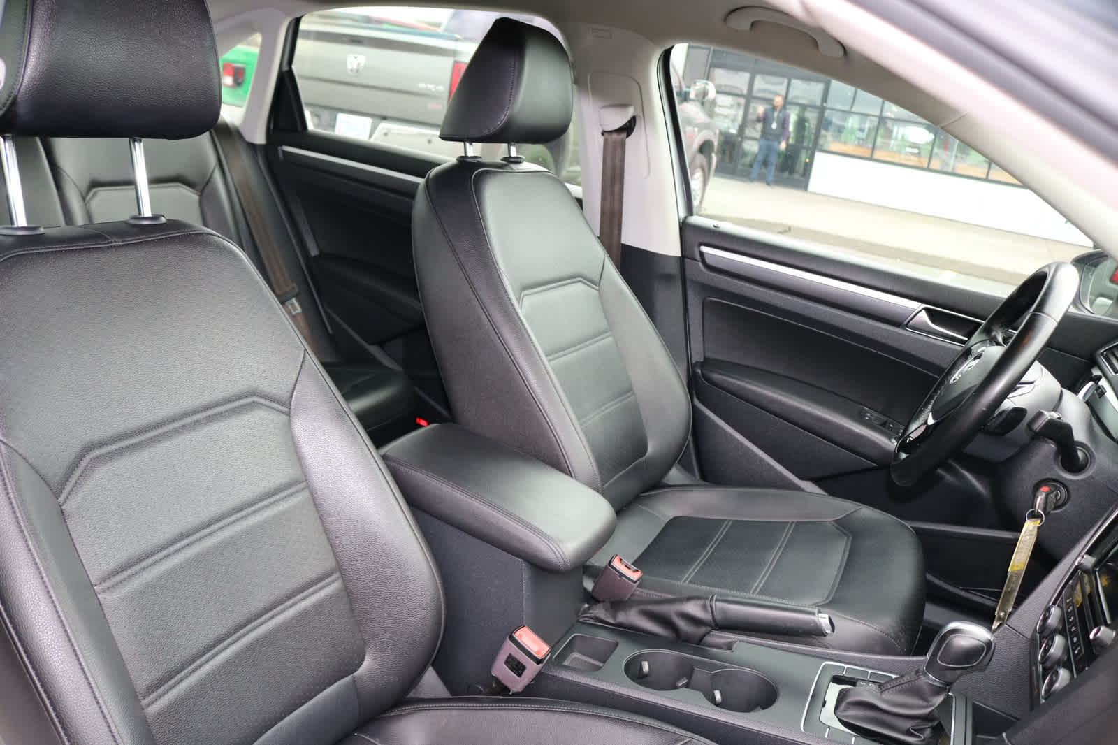 Thumbnail: 2017 Volkswagen Passat - 21