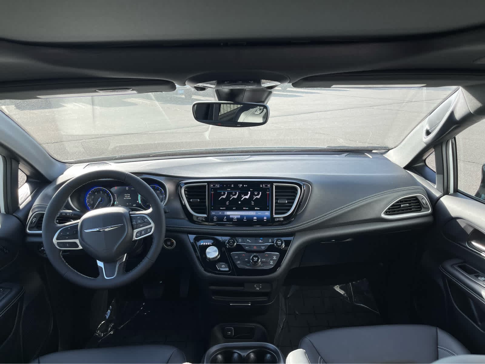 Thumbnail: 2026 Chrysler Pacifica - 3