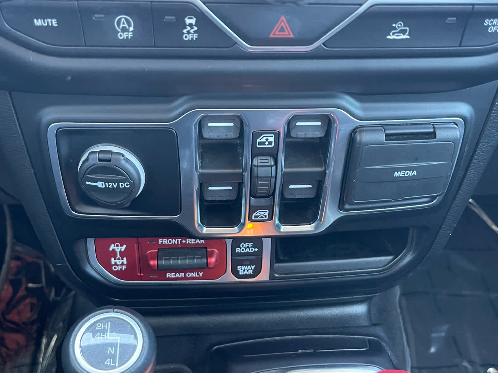 Thumbnail: 2022 Jeep Gladiator - 16