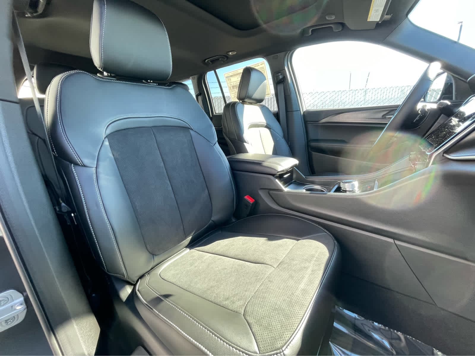 Thumbnail: 2025 Jeep Grand Cherokee - 25