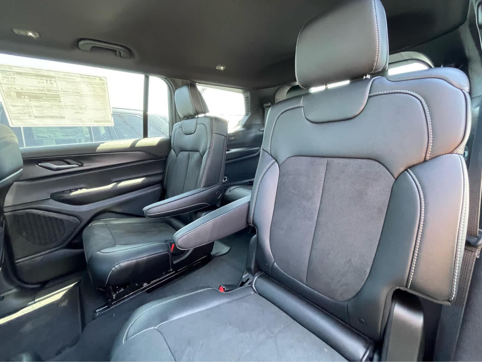 Thumbnail: 2025 Jeep Grand Cherokee - 14