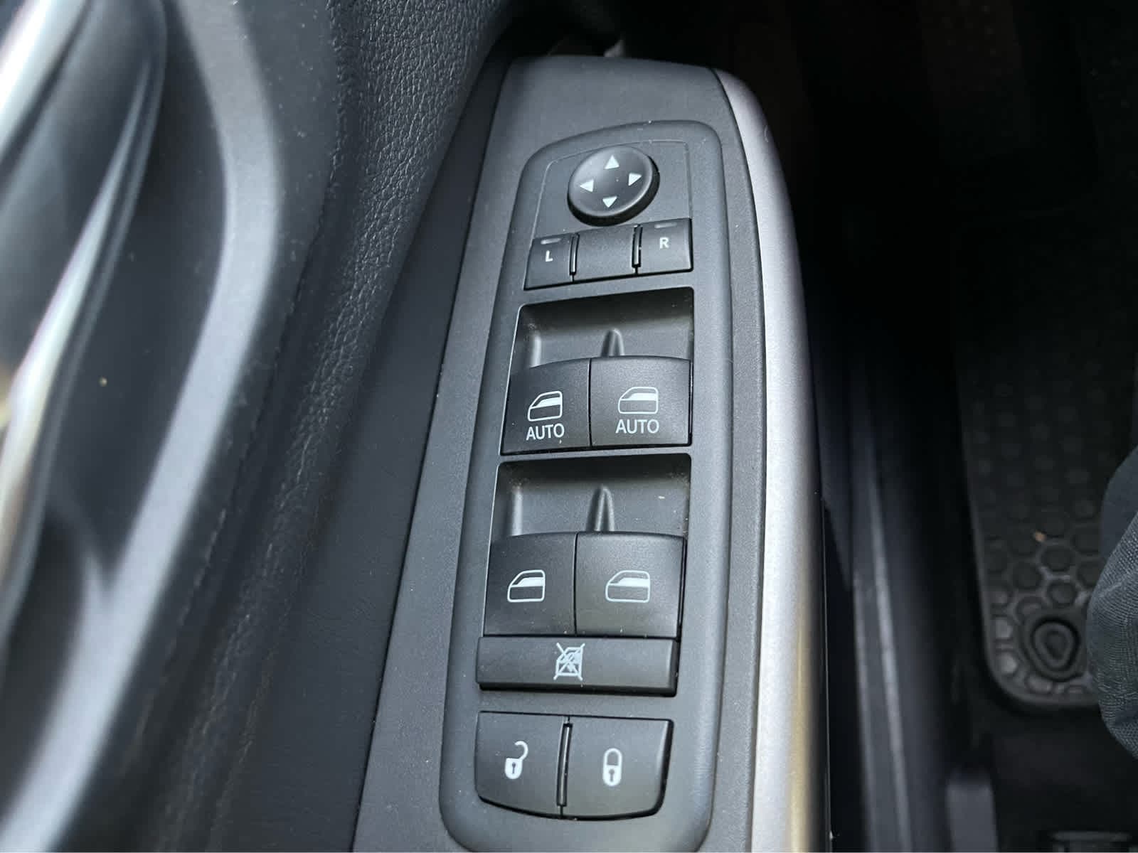 Thumbnail: 2019 Jeep Cherokee - 20