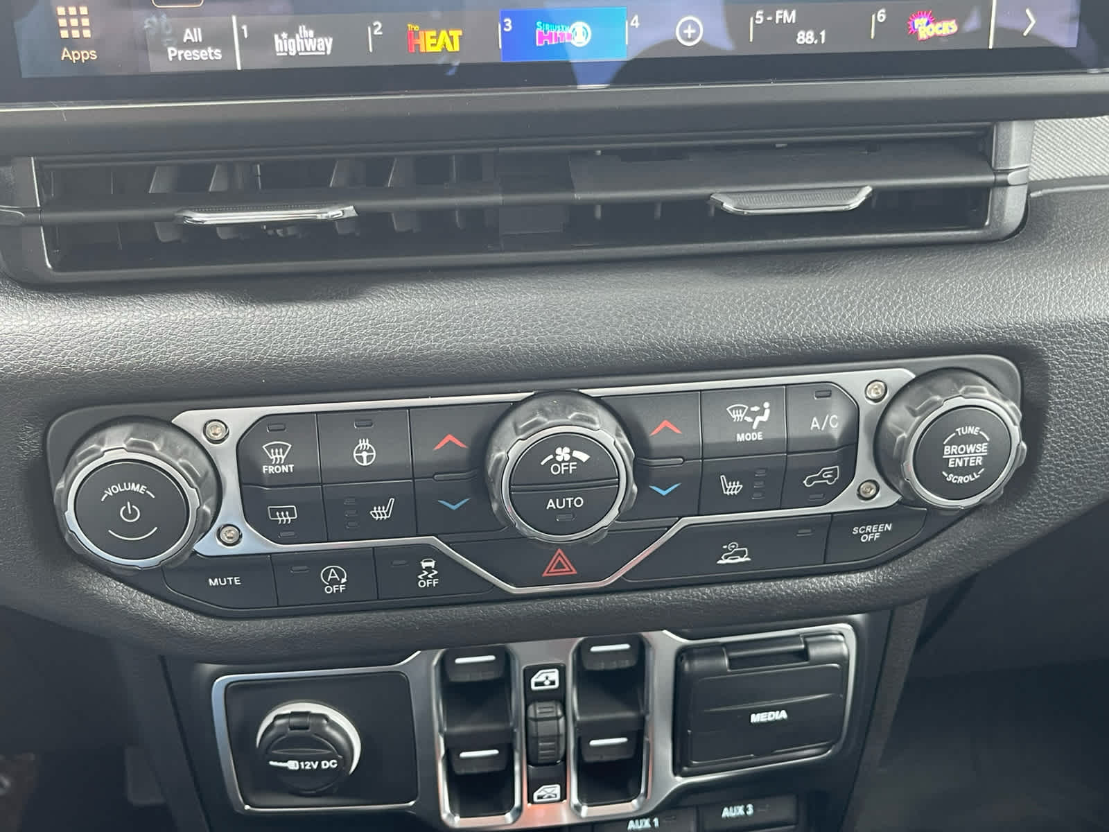 Thumbnail: 2026 Jeep Gladiator - 17