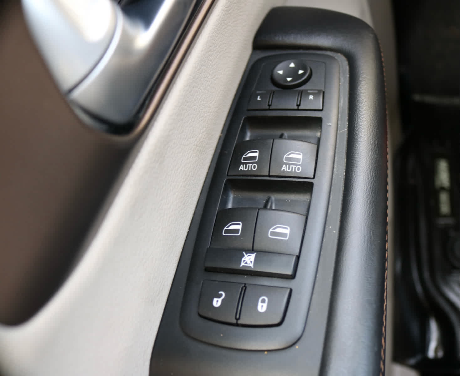 Thumbnail: 2017 Chrysler Pacifica - 16