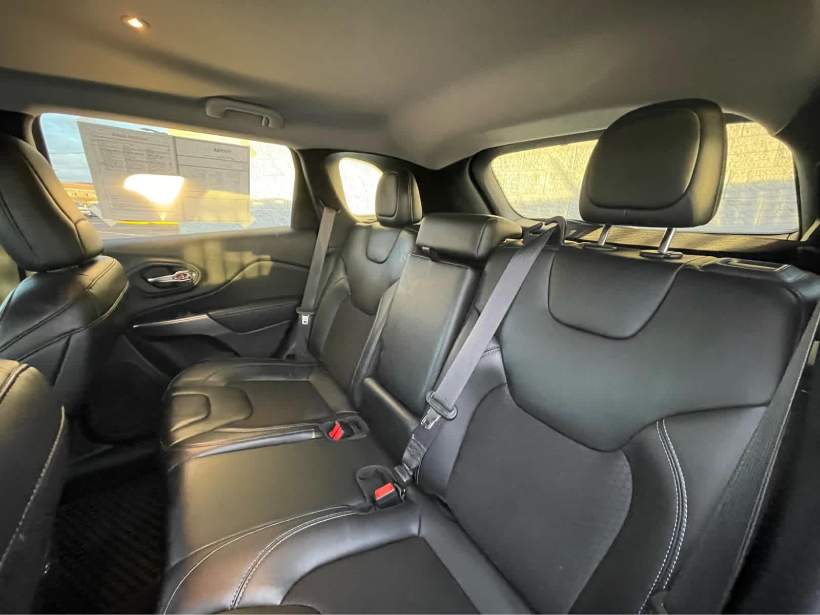 Thumbnail: 2019 Jeep Cherokee - 25