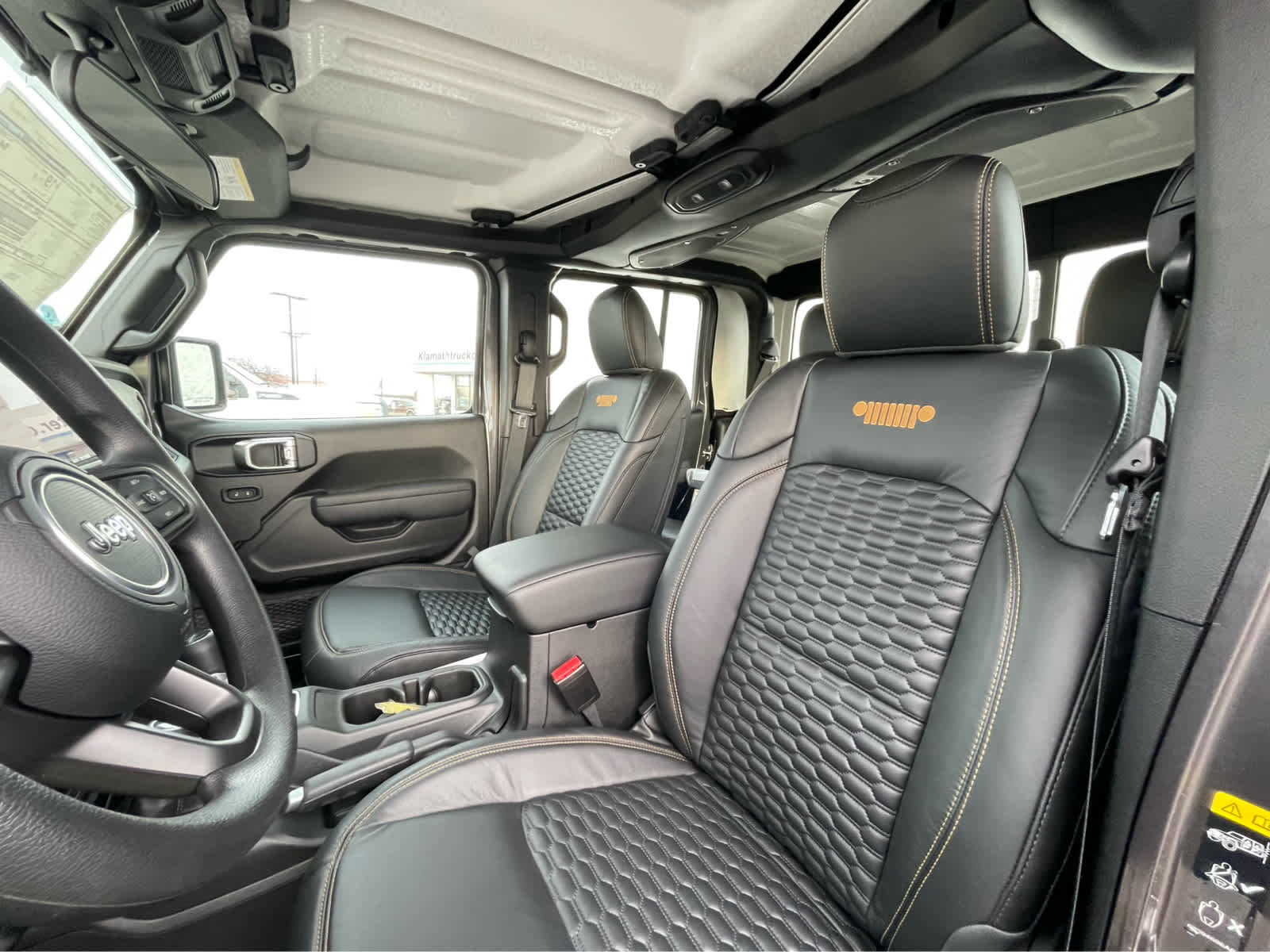 Thumbnail: 2025 Jeep Gladiator - 21