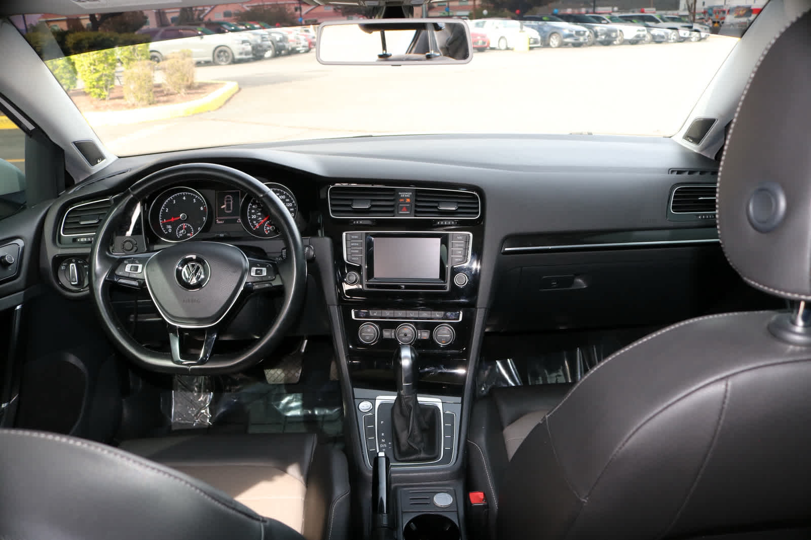 Thumbnail: 2015 Volkswagen Golf - 12