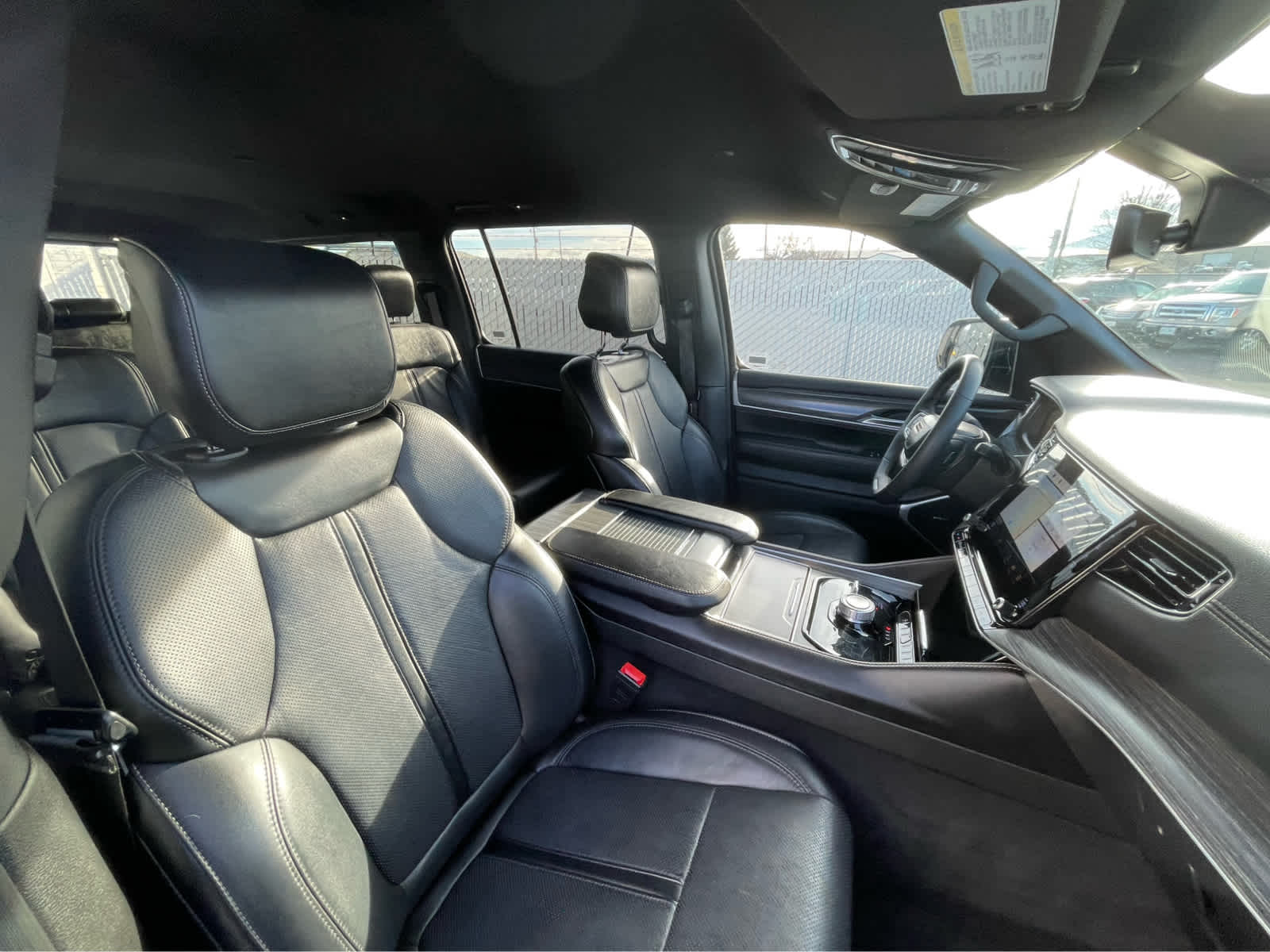 Thumbnail: 2023 Jeep Wagoneer - 28