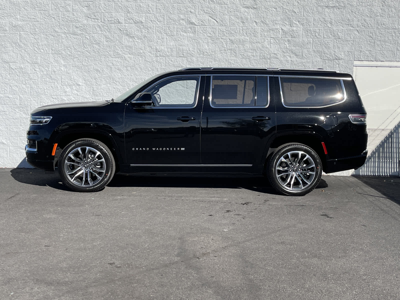 2023 Jeep Grand Wagoneer Series III 5