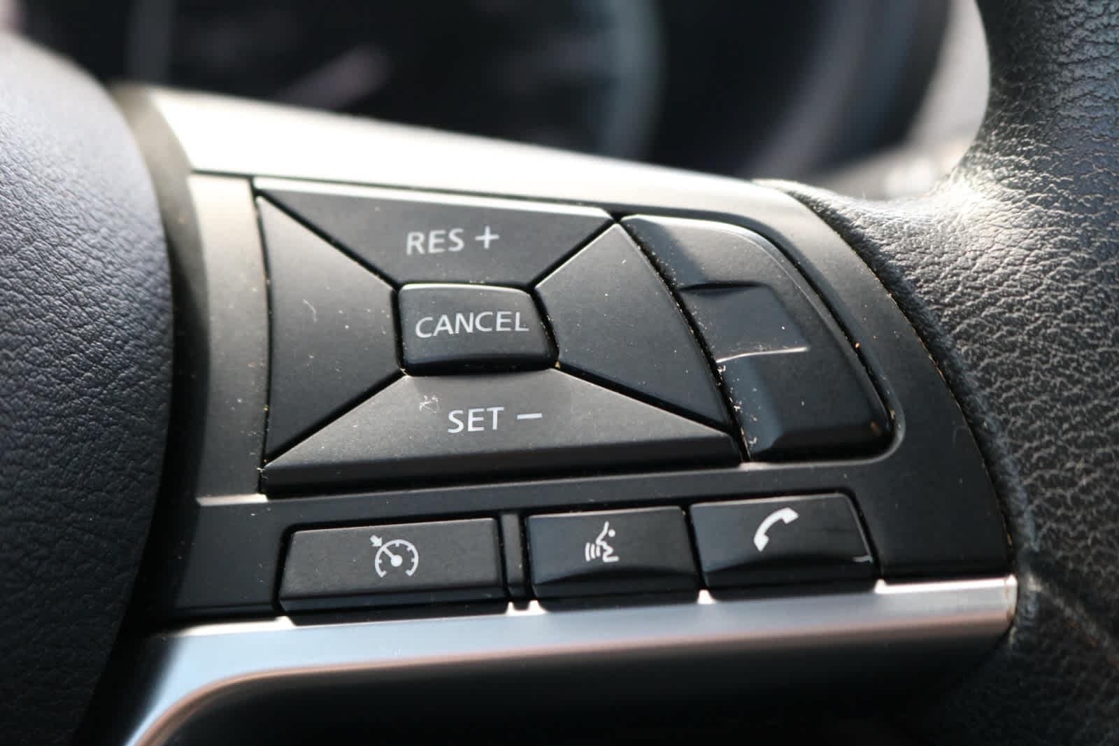 Thumbnail: 2019 Nissan Kicks - 19