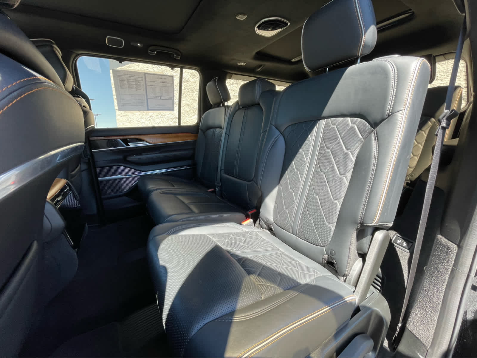 Thumbnail: 2022 Jeep Grand Wagoneer - 25