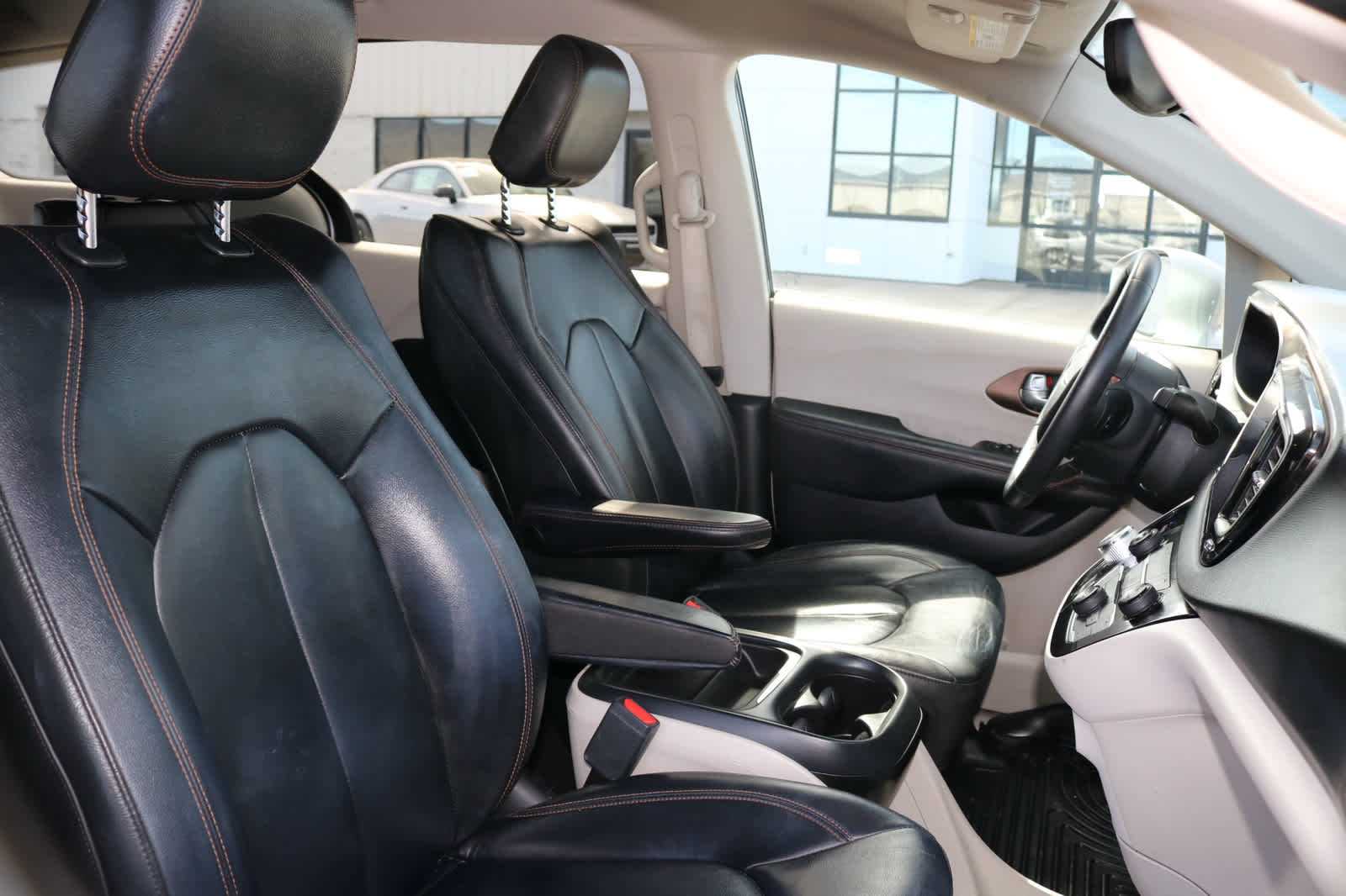 Thumbnail: 2017 Chrysler Pacifica - 18