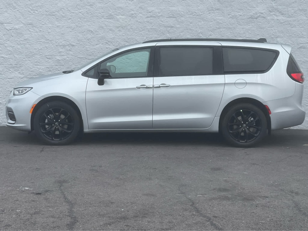 New 2026 Chrysler Pacifica SELECT AWD Passenger Van