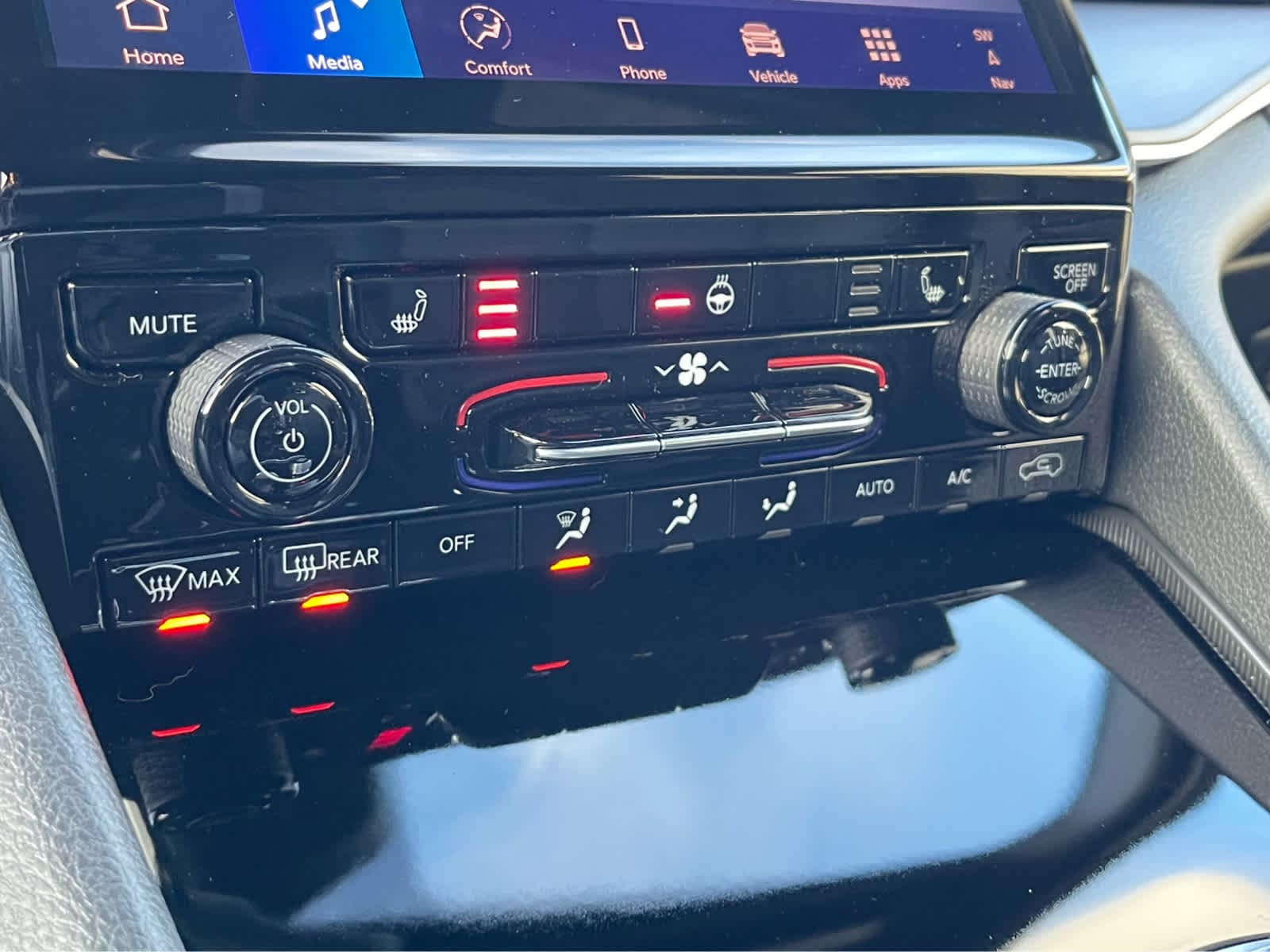 Thumbnail: 2025 Jeep Grand Cherokee - 16