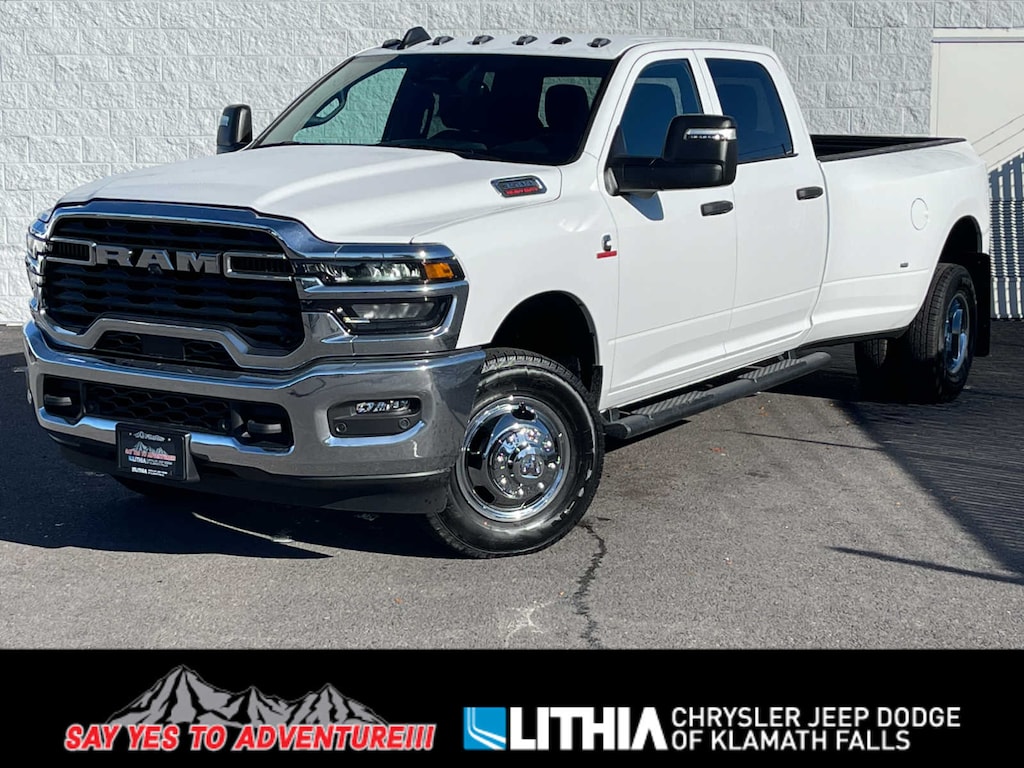 New 2026 Ram 3500 TRADESMAN CREW CAB 4X4 8' BOX Pickup