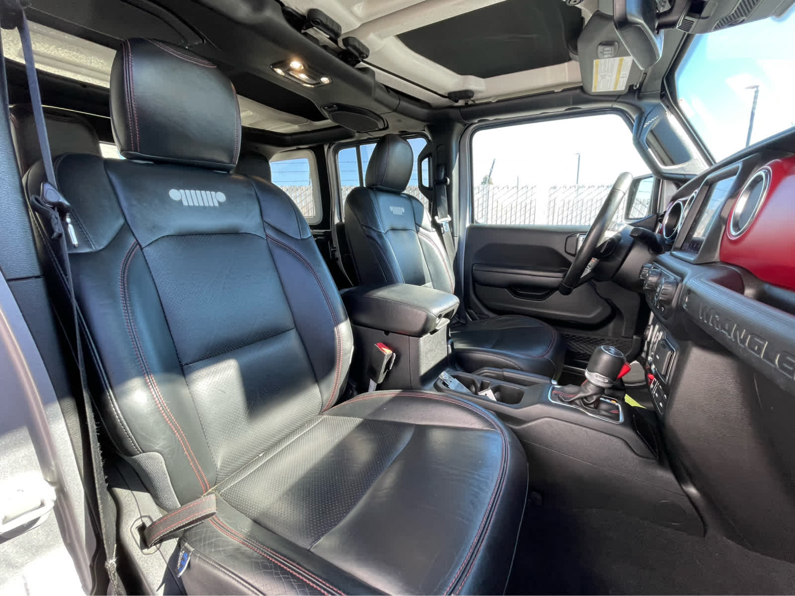 Thumbnail: 2021 Jeep Wrangler - 28