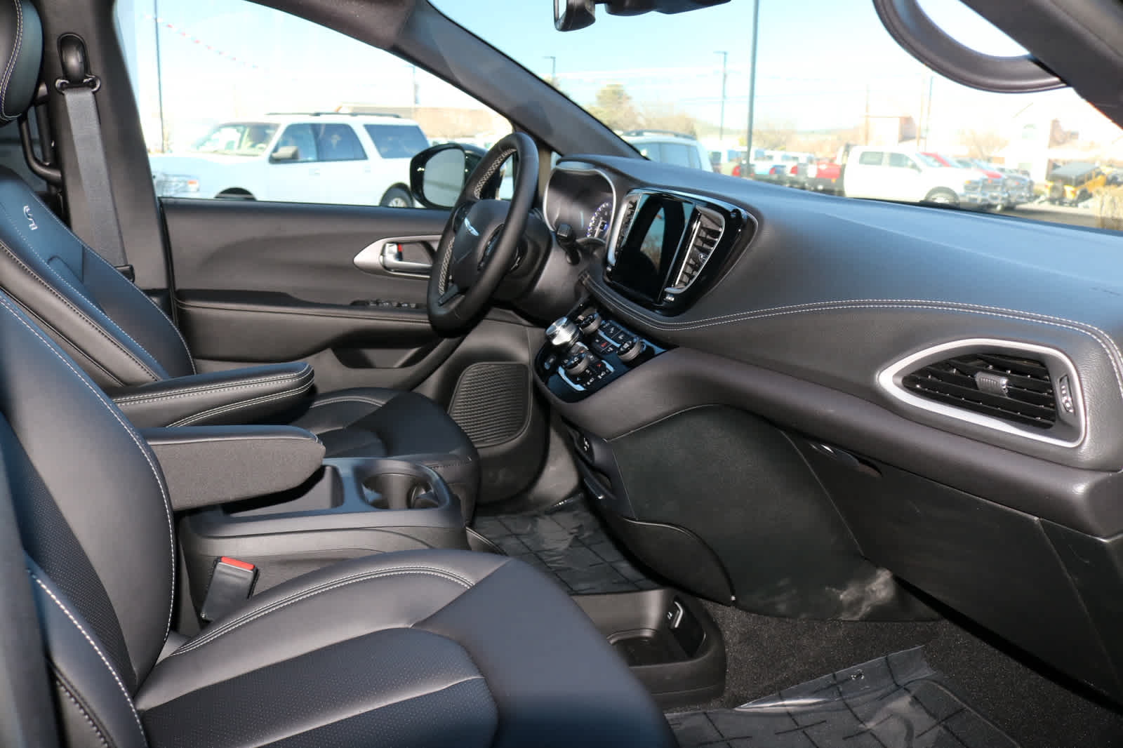 Thumbnail: 2026 Chrysler Pacifica - 26