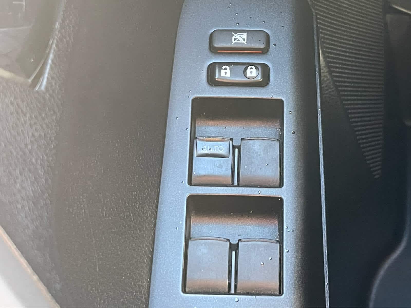 Thumbnail: 2018 Toyota RAV4 - 17