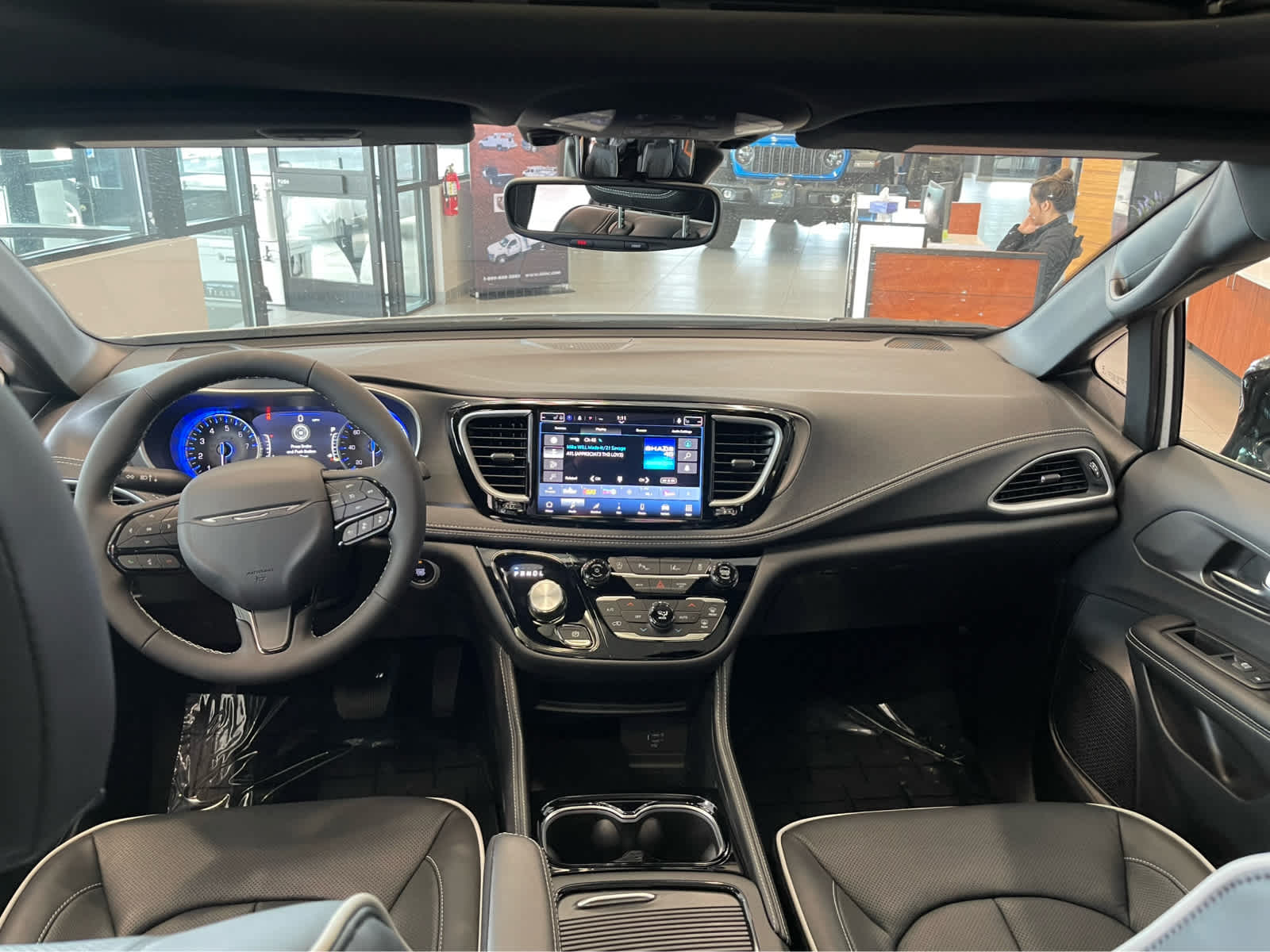 Thumbnail: 2027 Chrysler Pacifica - 12