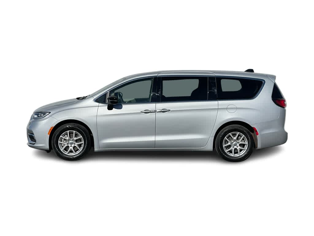 Thumbnail: 2024 Chrysler Pacifica - 2