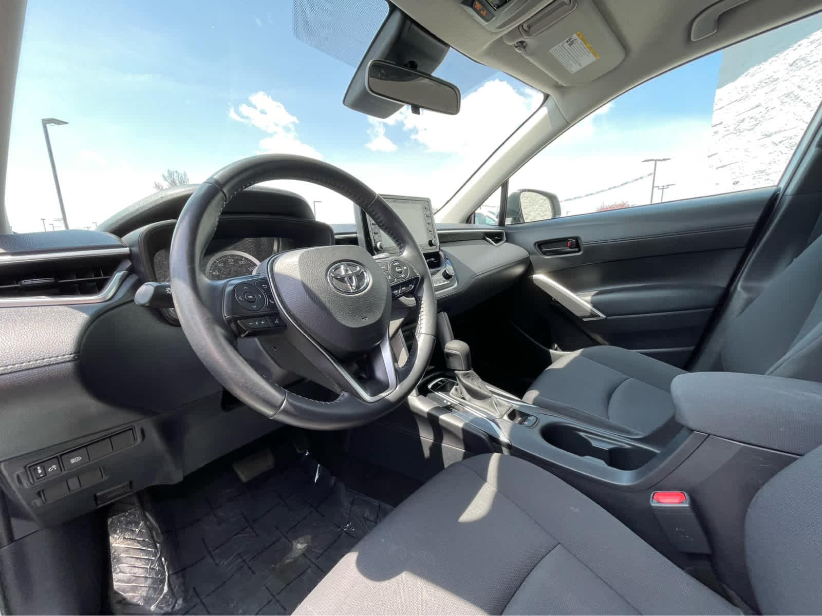 Used 2022 Toyota Corolla Cross LE with VIN 7MUCAABGXNV018428 for sale in Klamath Falls, OR