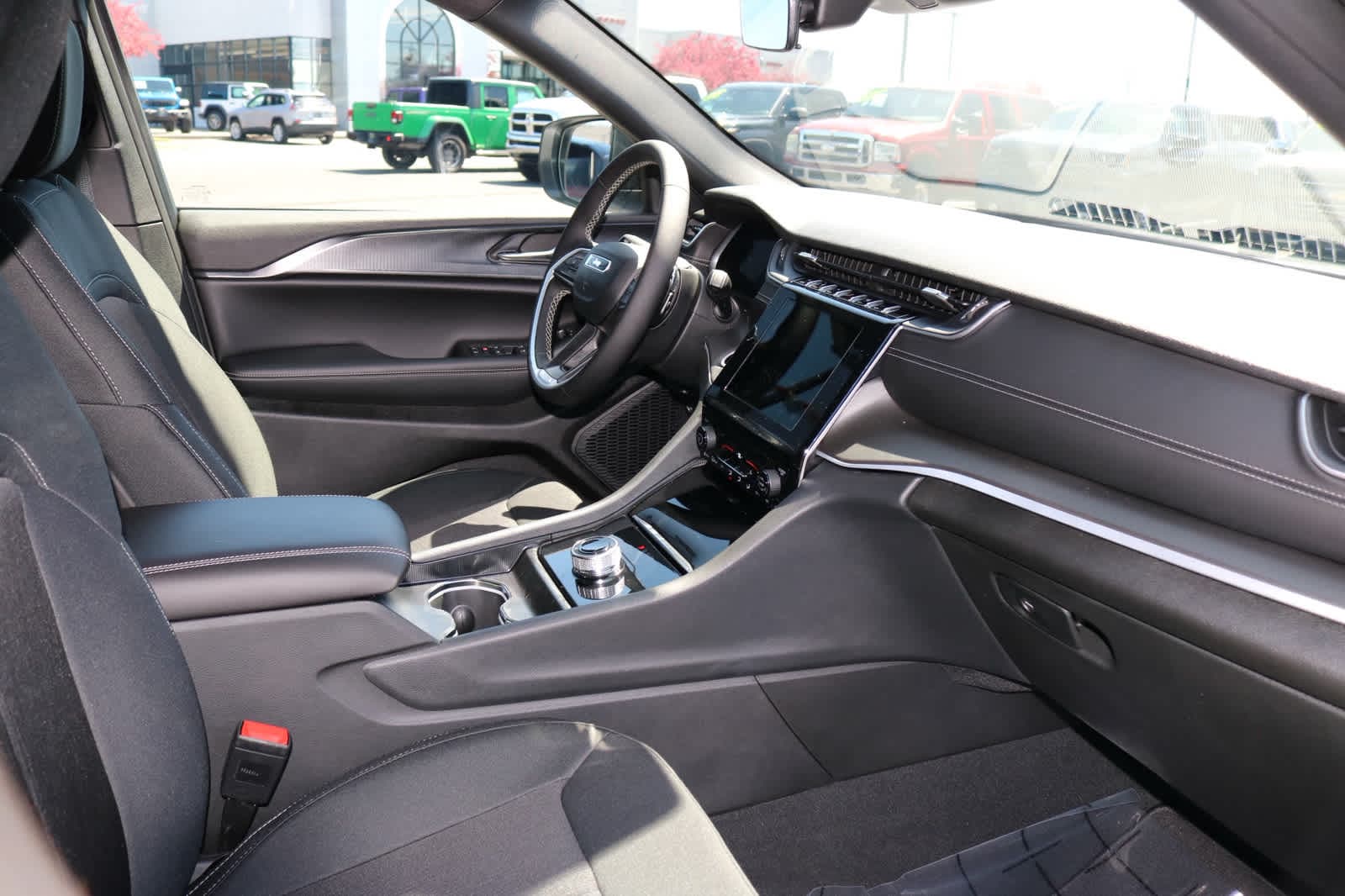 Thumbnail: 2026 Jeep Grand Cherokee - 21