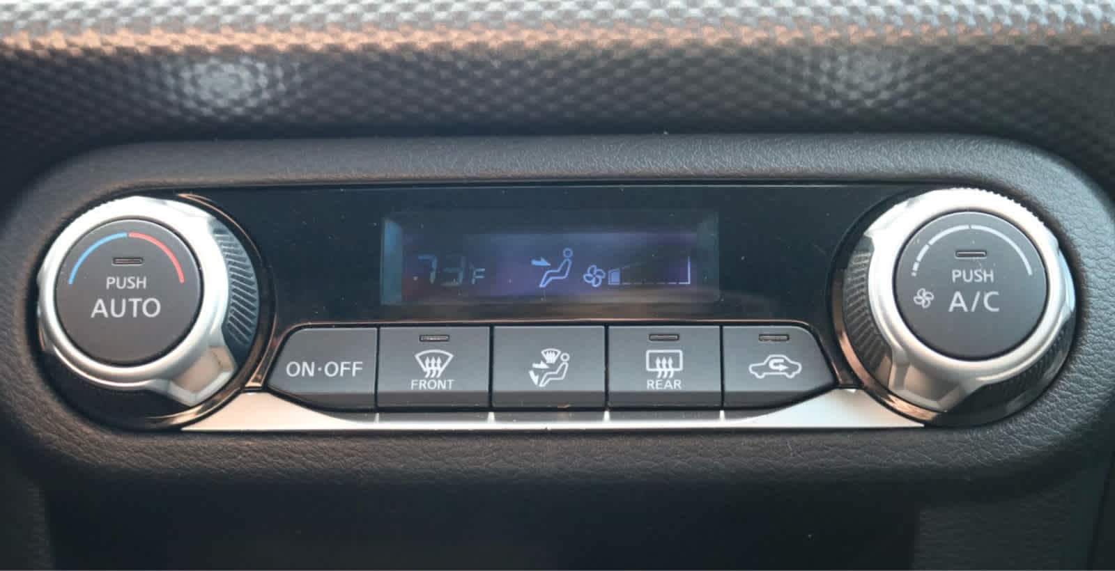 Thumbnail: 2019 Nissan Kicks - 17