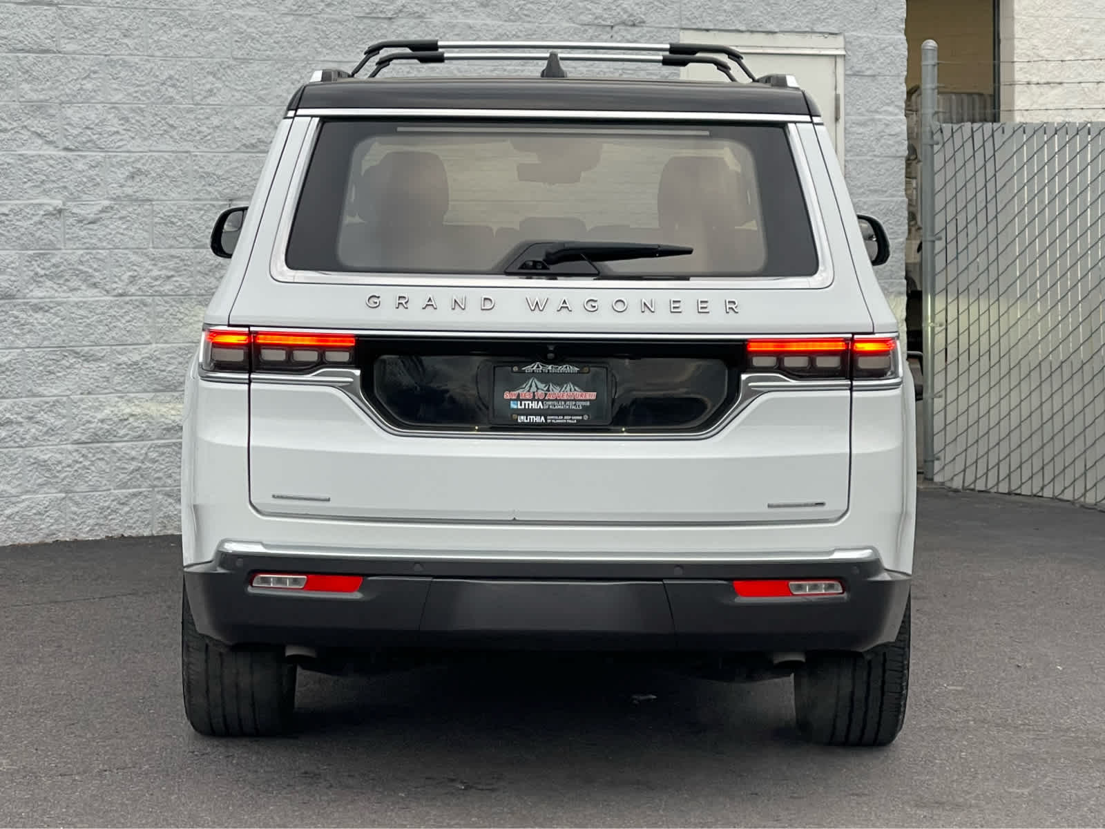 Thumbnail: 2022 Jeep Grand Wagoneer - 6