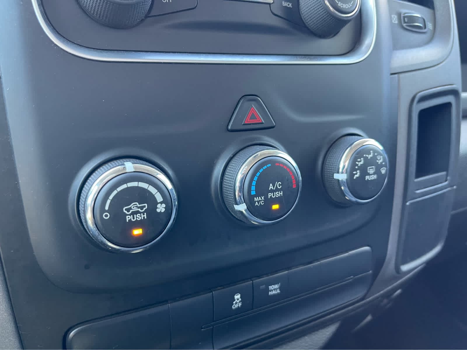 Thumbnail: 2019 RAM 1500 Classic - 15
