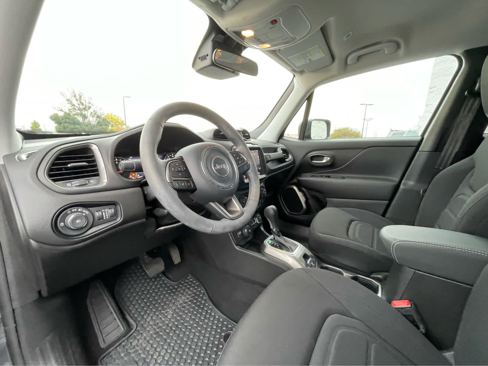 2022 Jeep Renegade Latitude photo 2
