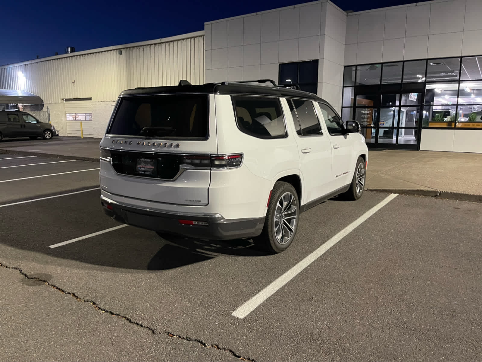 2022 Jeep Grand Wagoneer III photo 4