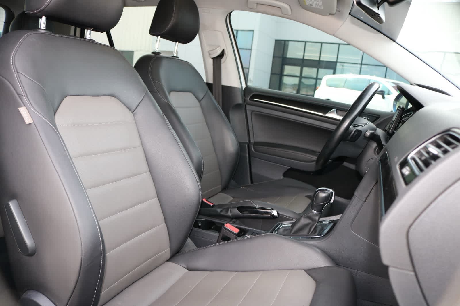 Thumbnail: 2015 Volkswagen Golf - 23
