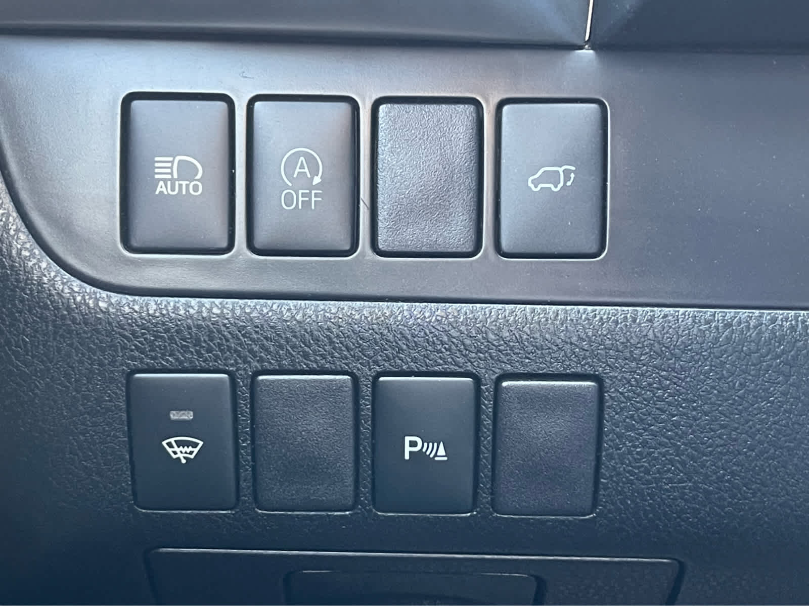 Thumbnail: 2018 Toyota Highlander - 18