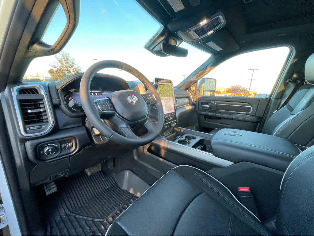 New 2026 Ram 3500 LARAMIE CREW CAB 4X4 8' BOX Pickup