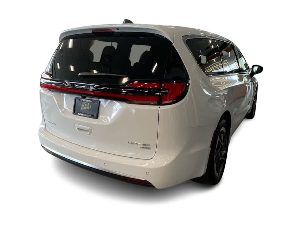 Thumbnail: 2027 Chrysler Pacifica - 6