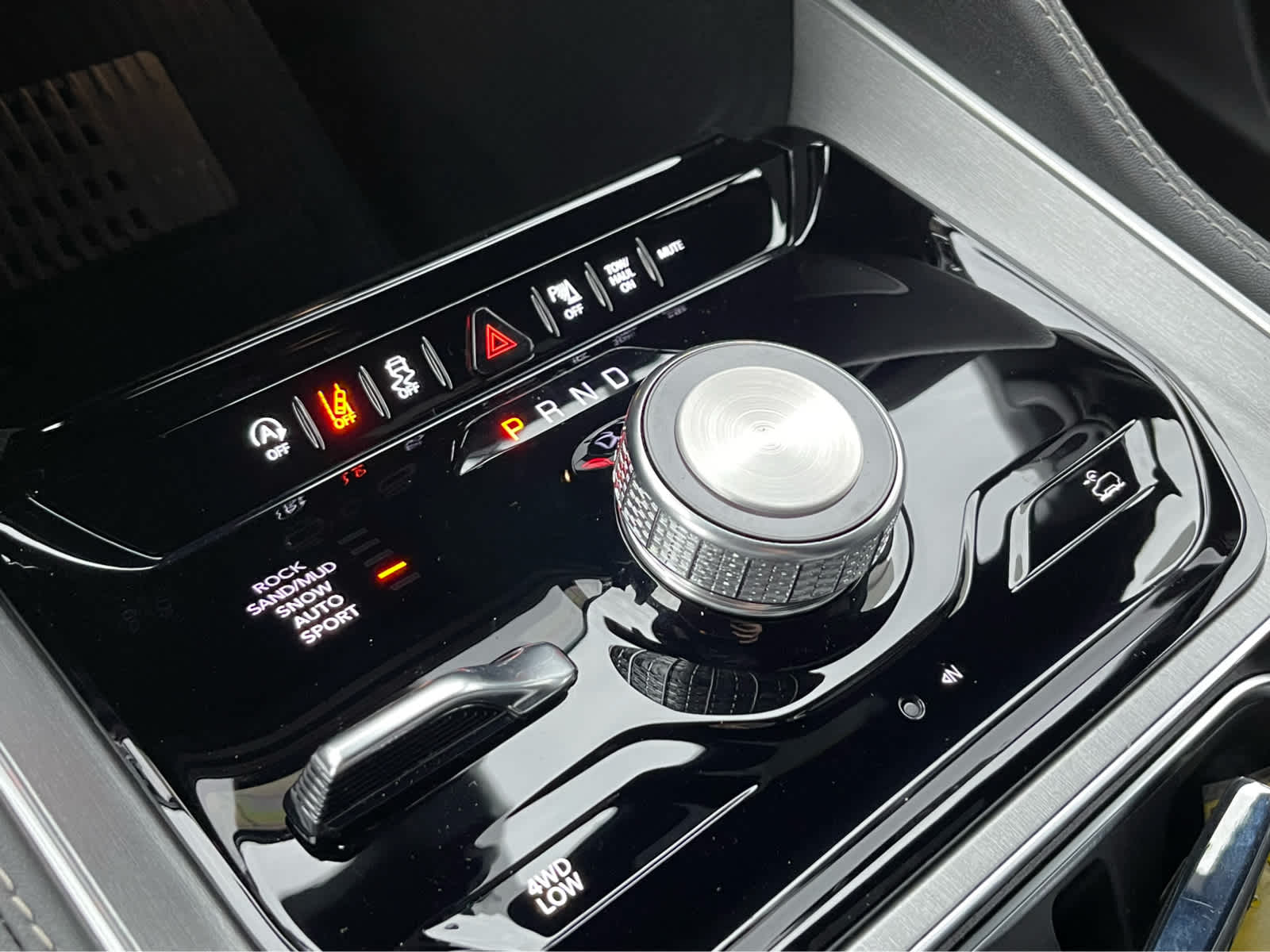 Thumbnail: 2026 Jeep Grand Wagoneer - 15