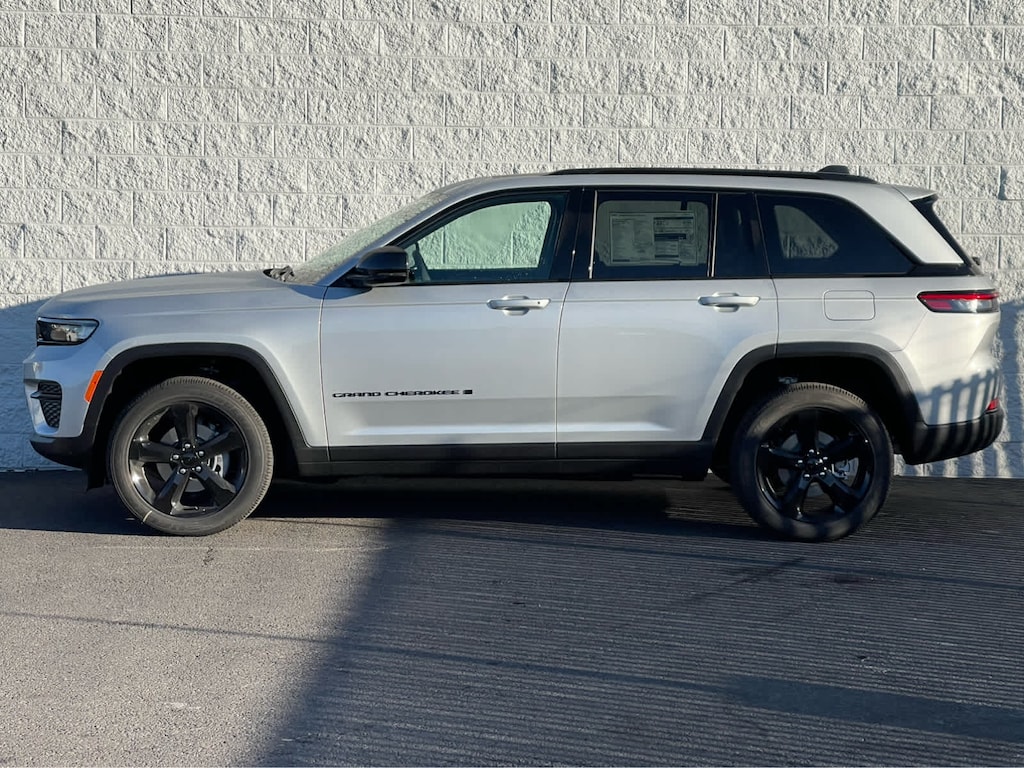 New 2025 Jeep Grand Cherokee ALTITUDE X 4X4 Sport Utility