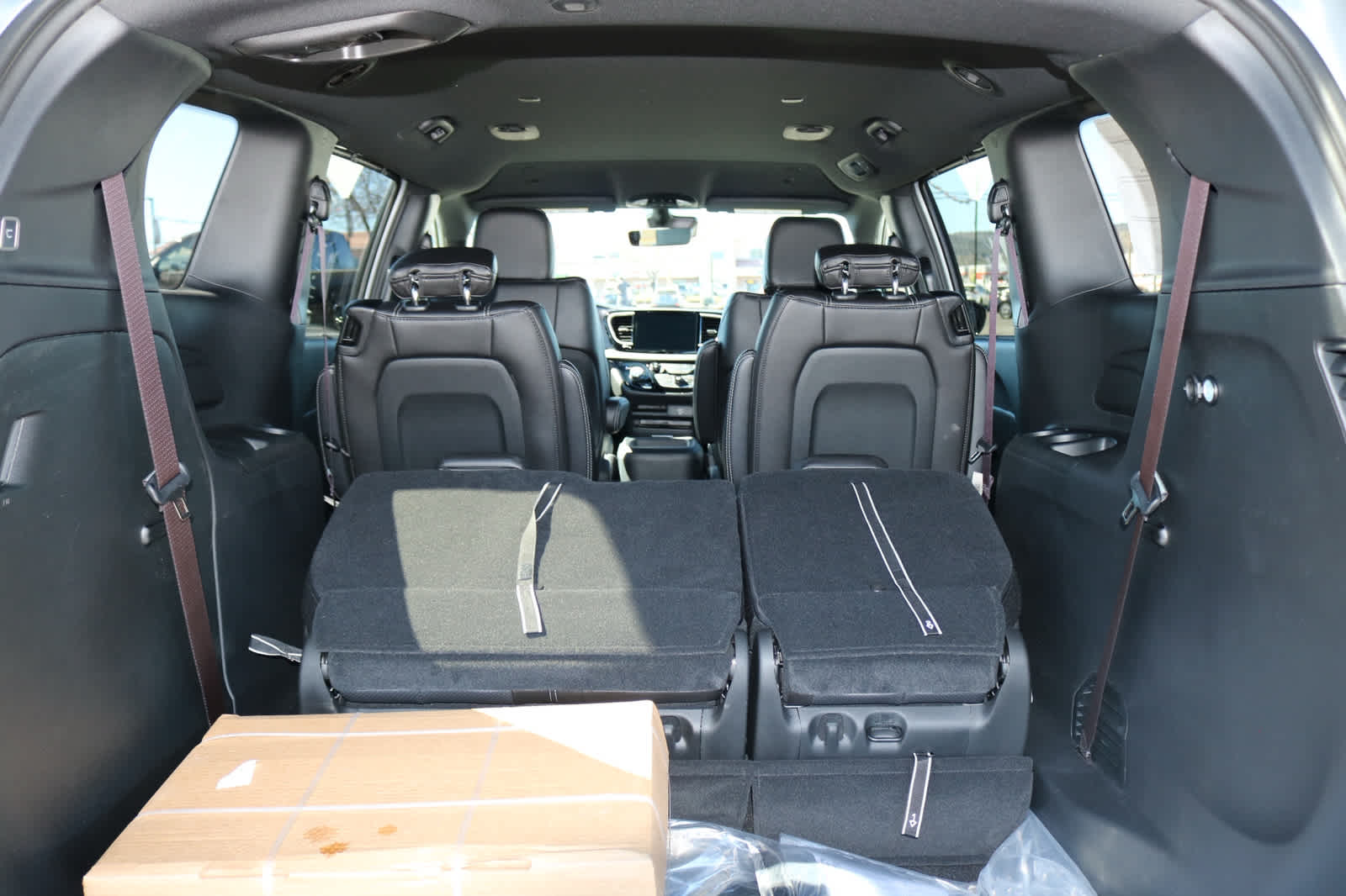 Thumbnail: 2026 Chrysler Voyager - 10