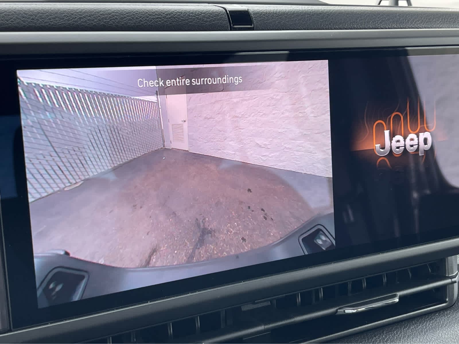 Thumbnail: 2025 Jeep Gladiator - 19