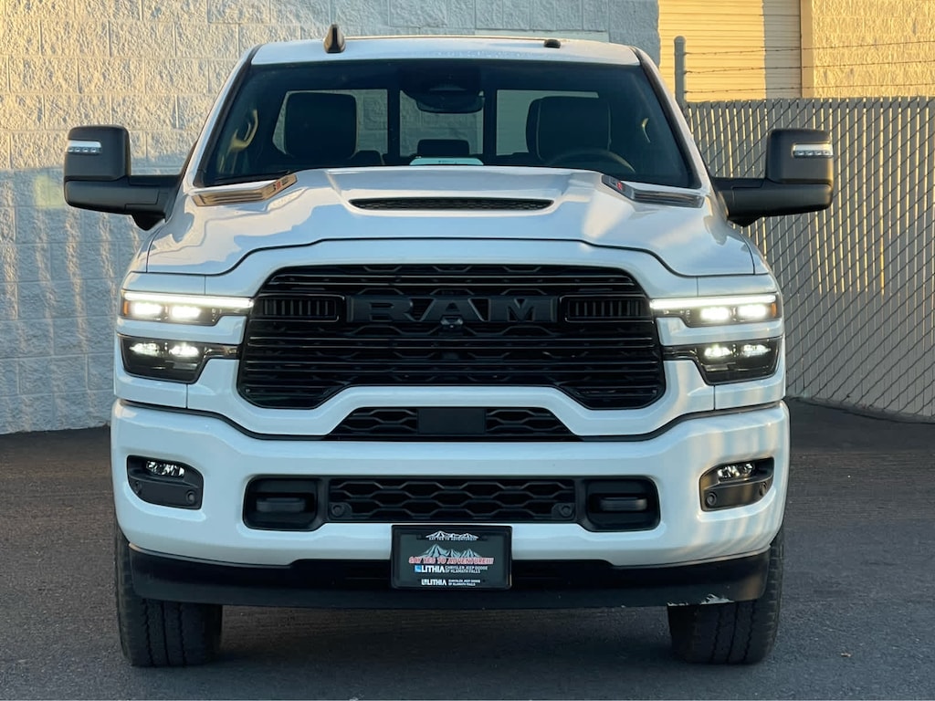 New 2026 Ram 3500 LARAMIE CREW CAB 4X4 8' BOX Pickup