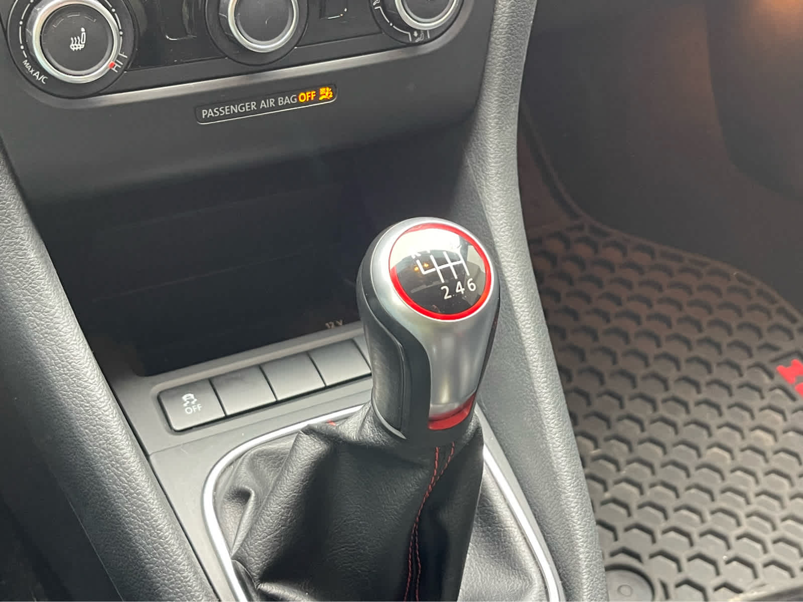 Thumbnail: 2013 Volkswagen Golf - 15