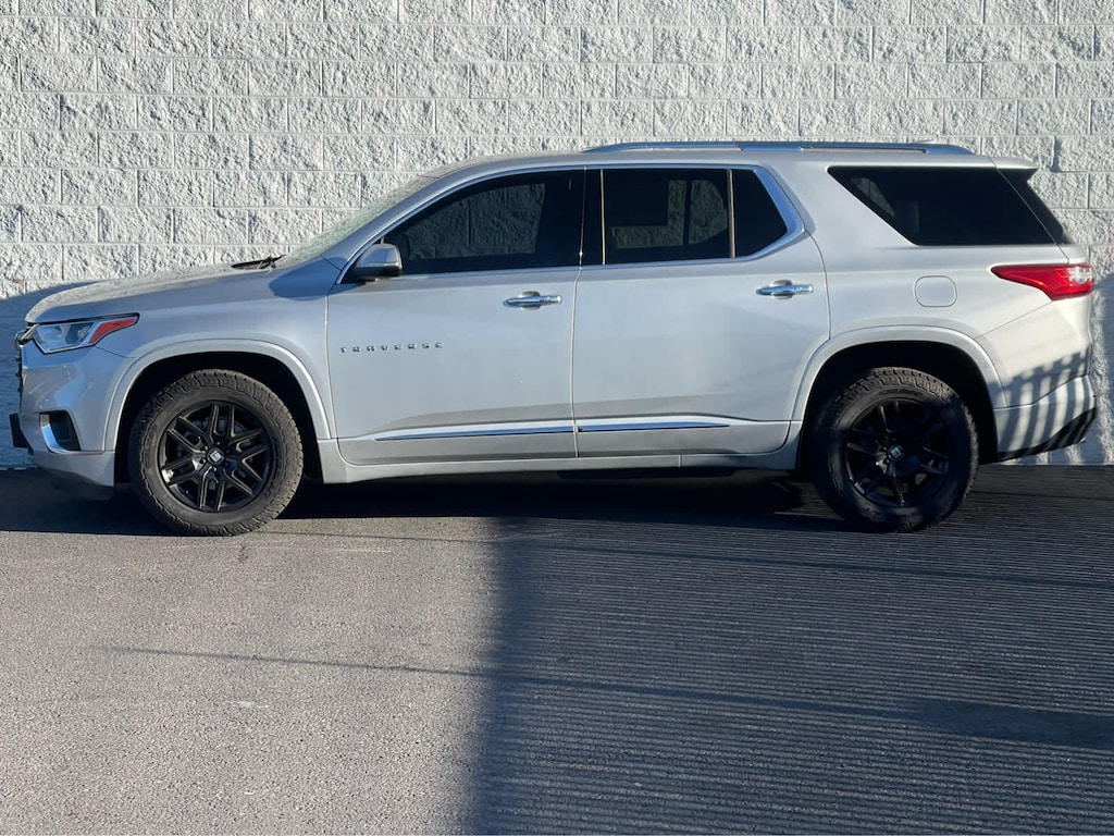Used 2021 Chevrolet Traverse Premier SUV
