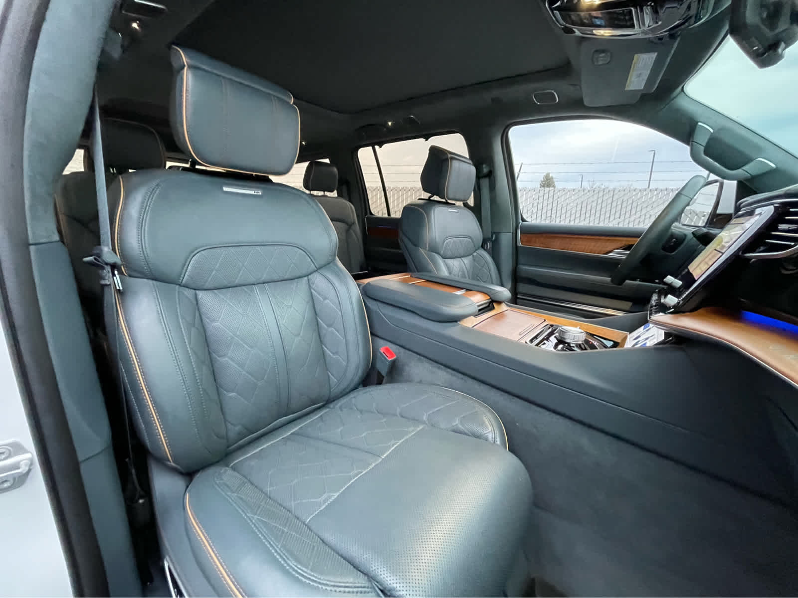 Thumbnail: 2022 Jeep Grand Wagoneer - 30