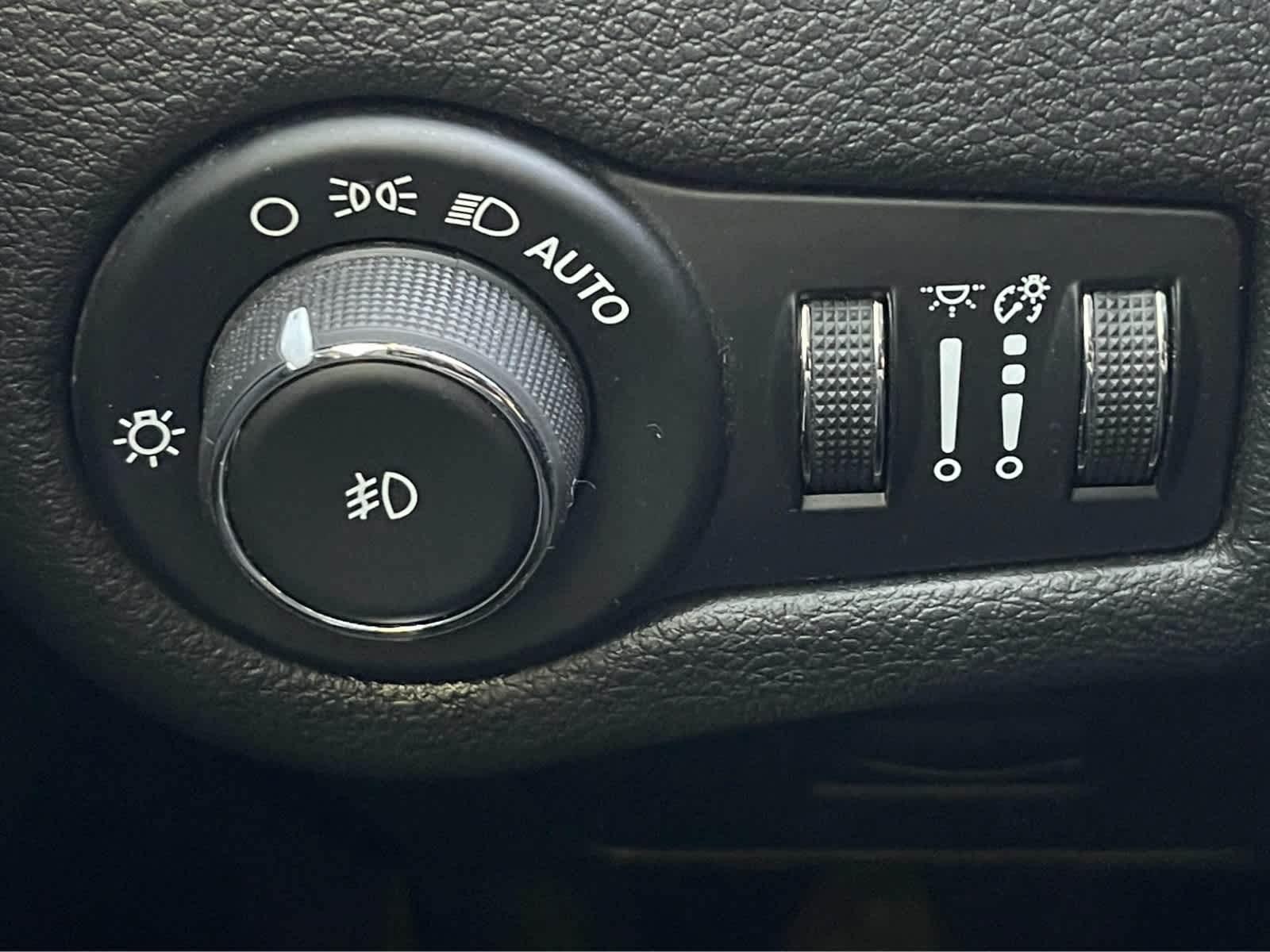 Thumbnail: 2019 Jeep Cherokee - 19