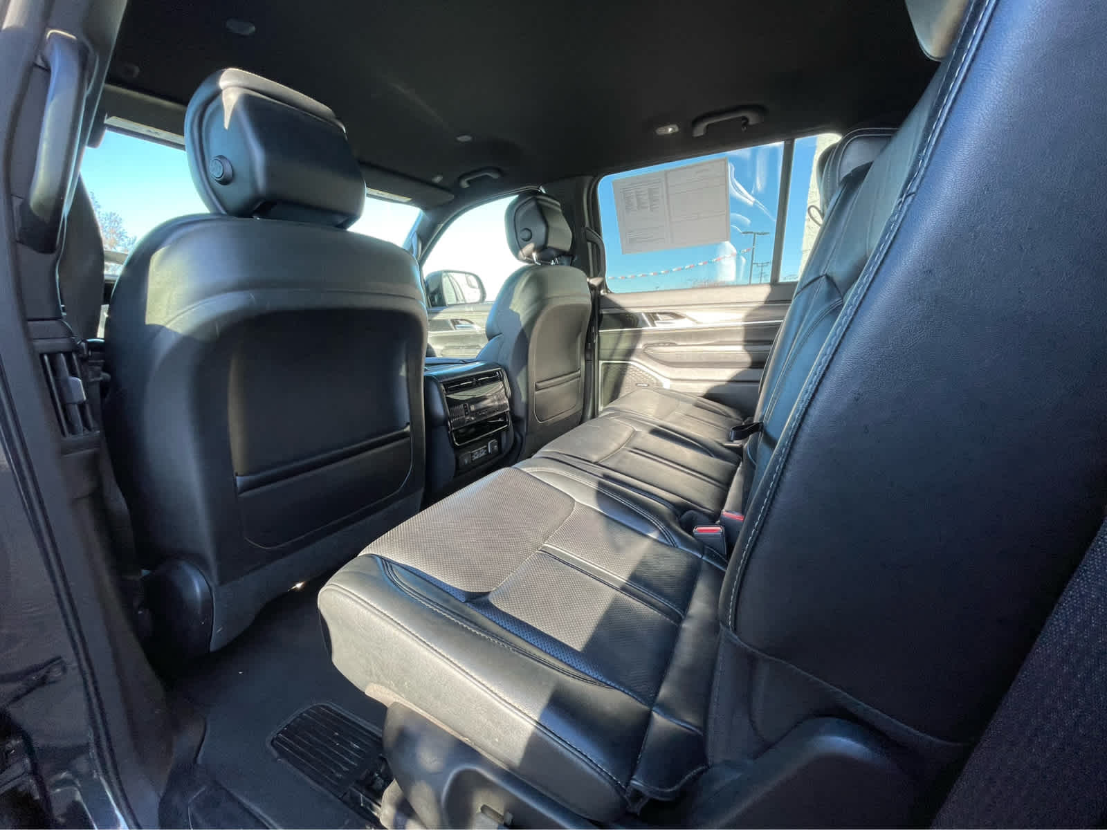 Thumbnail: 2023 Jeep Wagoneer - 22