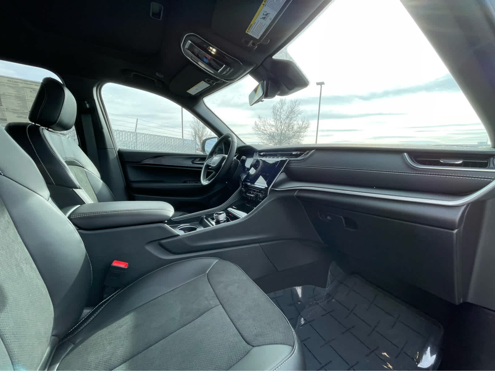 Thumbnail: 2025 Jeep Grand Cherokee - 28