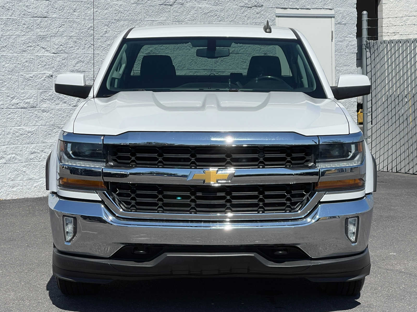 Used 2018 Chevrolet Silverado 1500 LT with VIN 1GCVKREC0JZ227841 for sale in Klamath Falls, OR